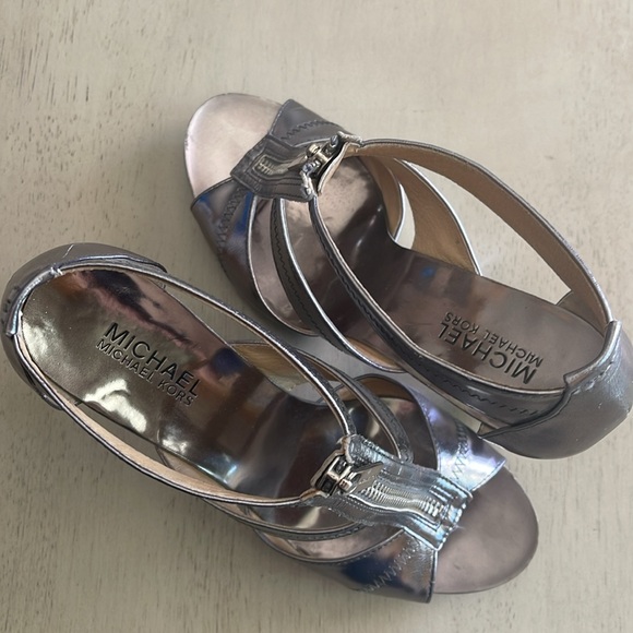 Michael Kors Berkeley T-Strap Non Glitter Silver Heels - Picture 2 of 10
